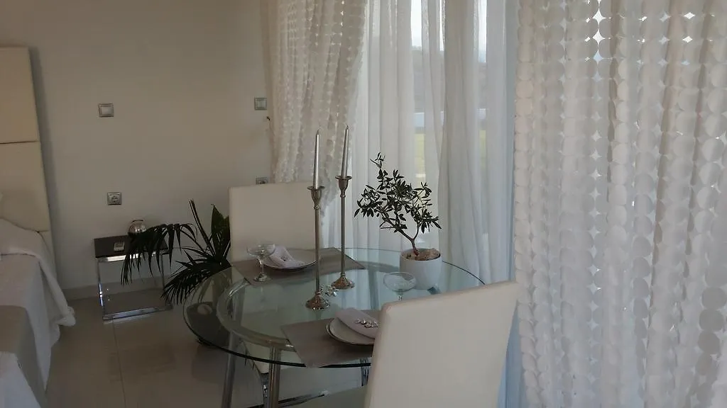 Vila Reveli Estate Kalathas